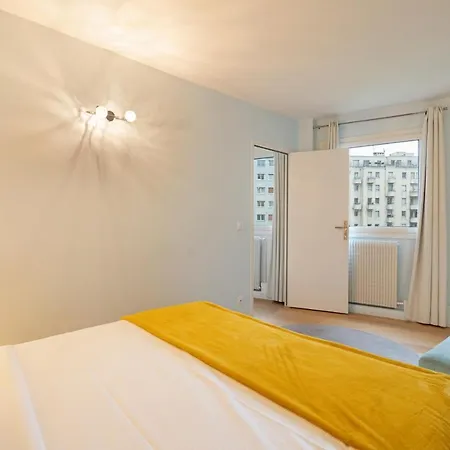 Bright 1-bed Apartment, Perfectly Located In *